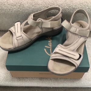 Clarks Women's Cream Sandals
